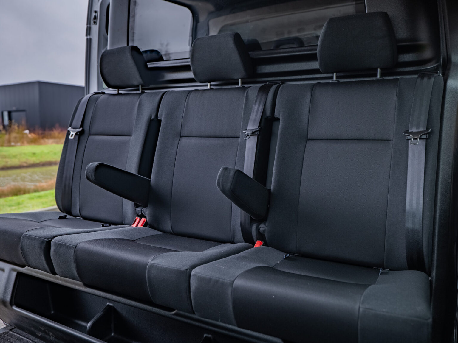 Blix Luxe dubbele cabine met verschuifbare stoelen met armsteunen